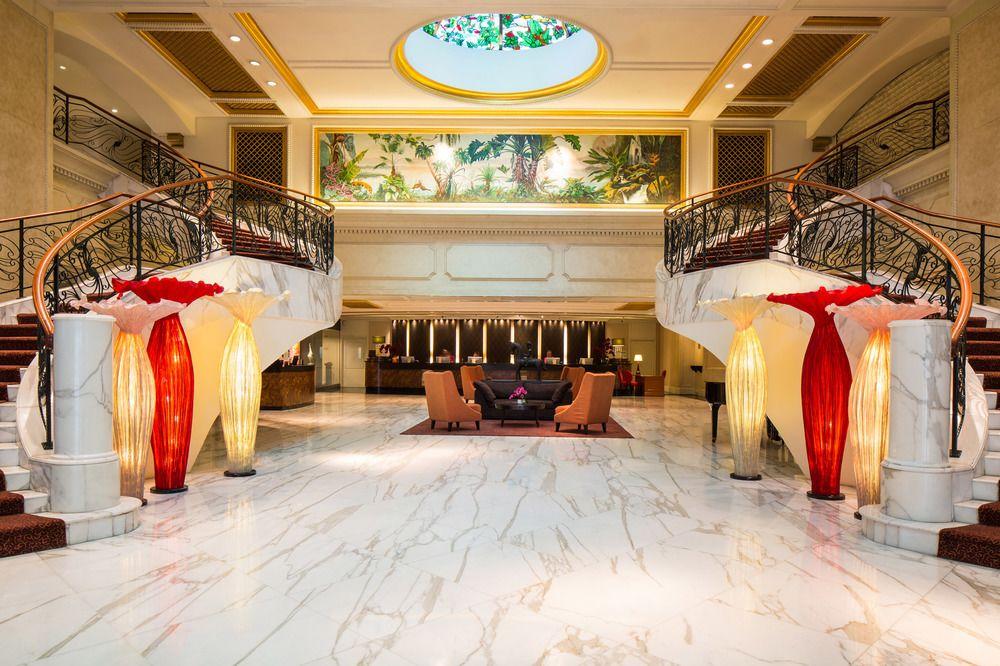 Royal Plaza On Scotts Hotell Singapore Eksteriør bilde The lobby of the hotel