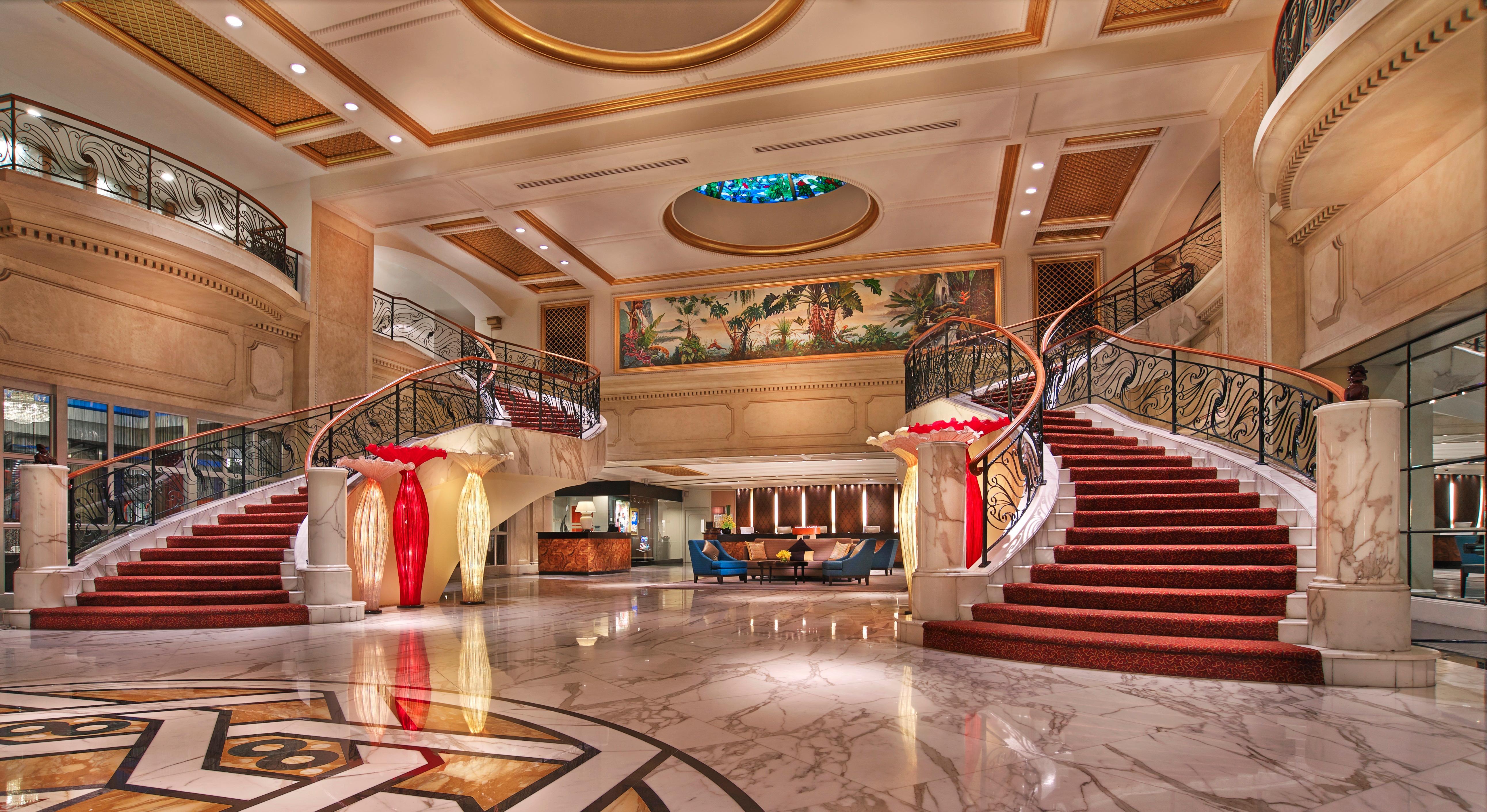Royal Plaza On Scotts Hotell Singapore Eksteriør bilde The lobby of the hotel