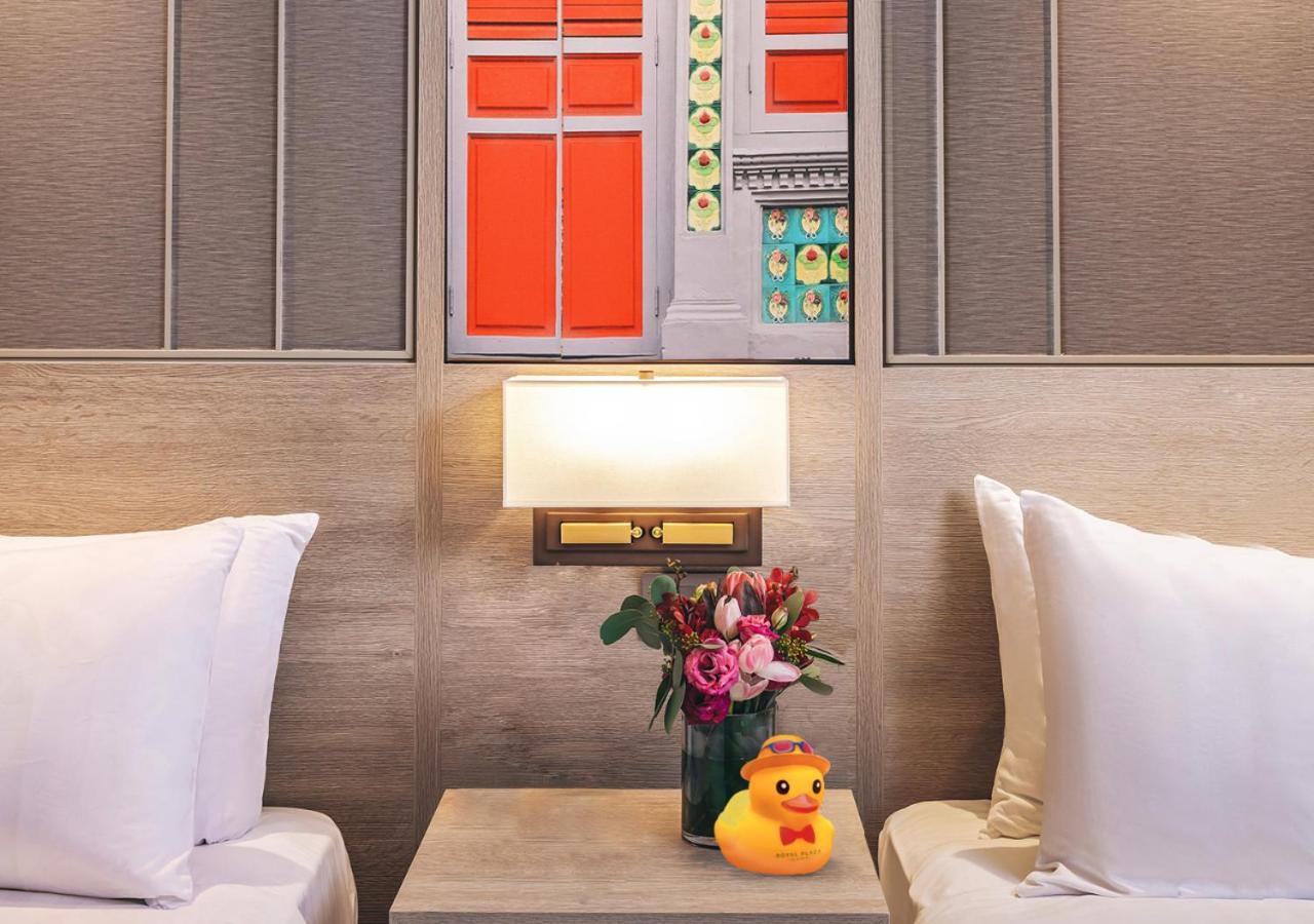 Royal Plaza On Scotts Hotell Singapore Eksteriør bilde A rubber duck on a bedside table