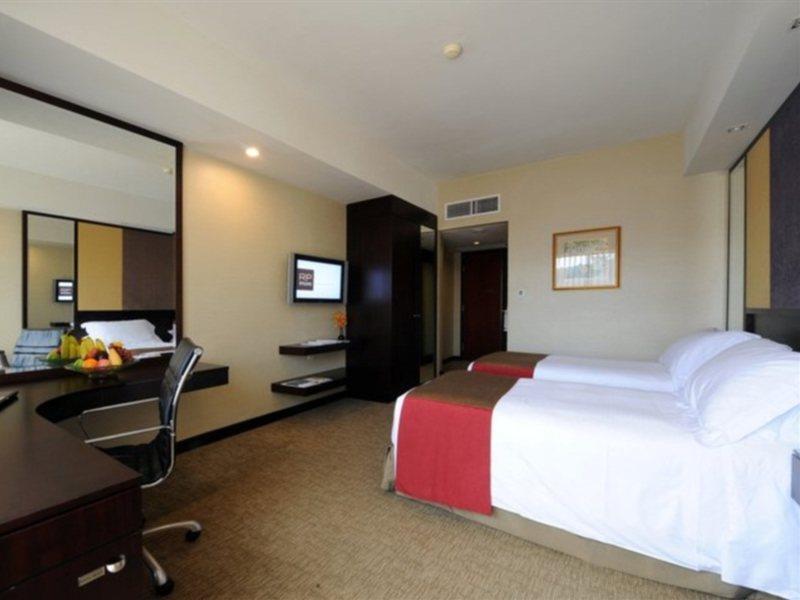 Royal Plaza On Scotts Hotell Singapore Eksteriør bilde A room at the hotel
