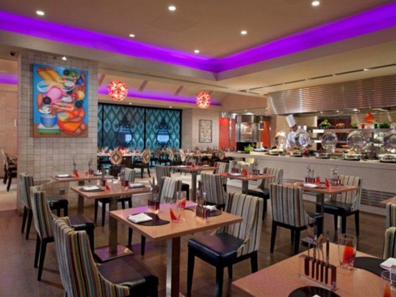Royal Plaza On Scotts Hotell Singapore Eksteriør bilde The restaurant