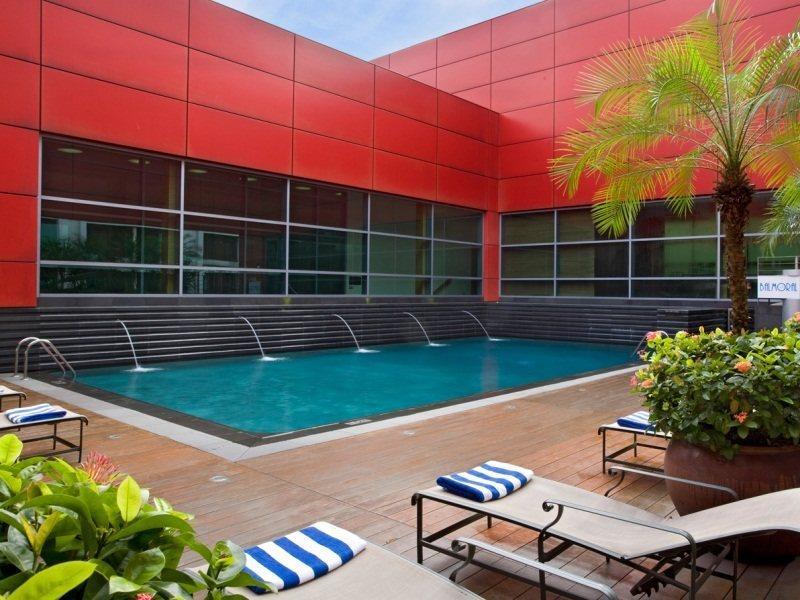 Royal Plaza On Scotts Hotell Singapore Eksteriør bilde Pool at the hotel